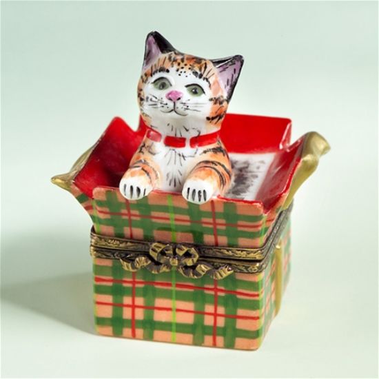 Picture of Limoges Cat on Red Gold Gift Pack Box