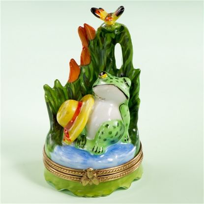 Picture of Limoges Frog with Butterfly under Leaf Box