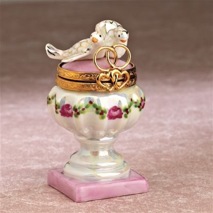 Picture of Limoges Wedding Fountain with two Doves Box