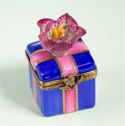 Picture of Limoges Blue Gift Box with Pink Flower