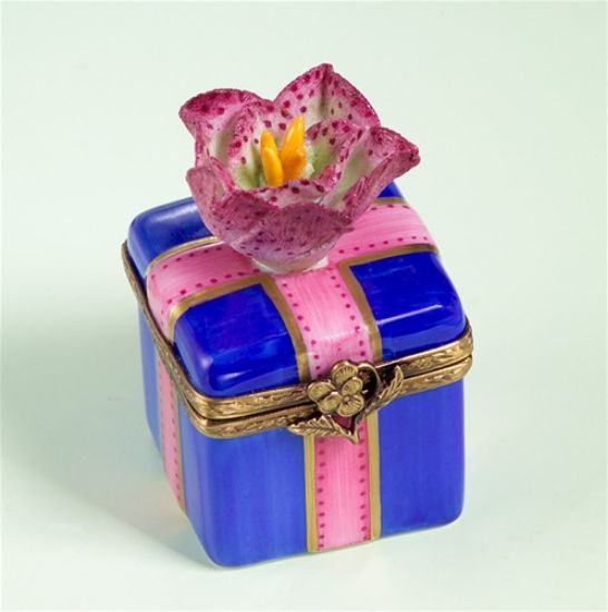 Picture of Limoges Blue Gift Box with Pink Flower