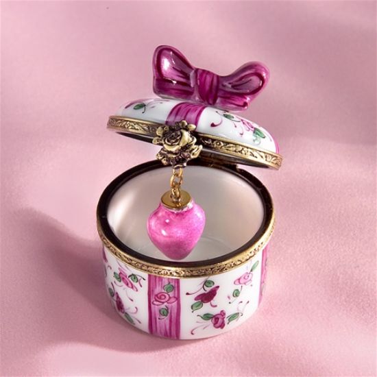 Picture of Limoges Box with Heart Pendant 