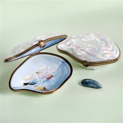 Picture of Limoges Oyster with Seagull Box, Each.
