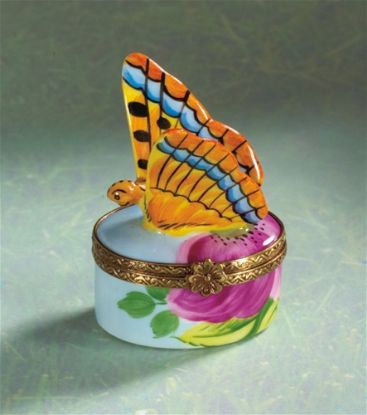 Picture of Limoges Butterfly on a Rose Box