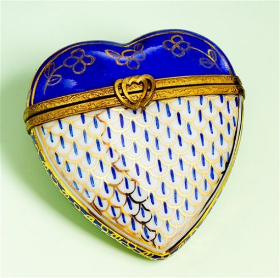Picture of Limoges Blue Gold Shelled Heart Box