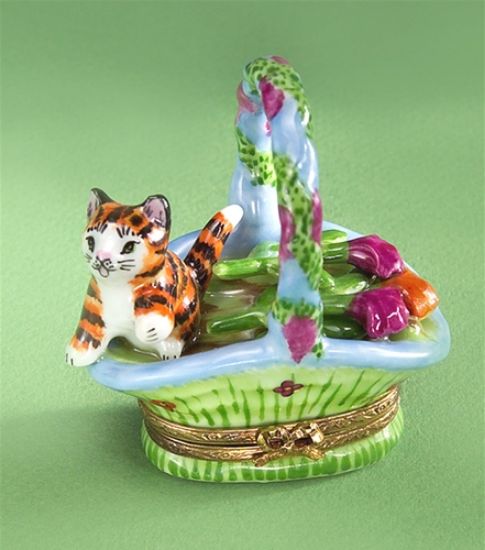 Picture of Limoges Cat in Basket of Tulips Box