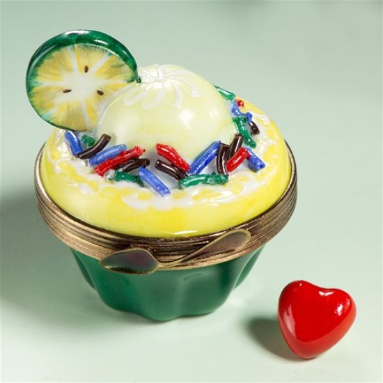 Picture of Limoges Lime Cupcake Box with Heart 