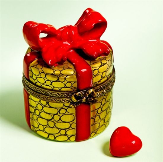 Picture of Limoges Gold Gift Box with Red Heart Box 