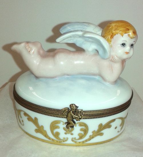 Picture of Limoges Cherub on Gold Leaf Box