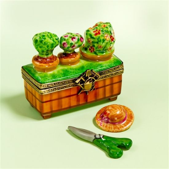 Picture of Limoges Gardener 3 Pots Box with Hat and Scissors 