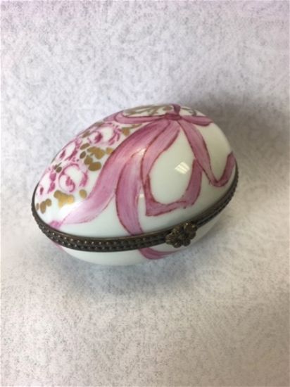 Picture of Limoges Egg with Pink Bow and Roses Box