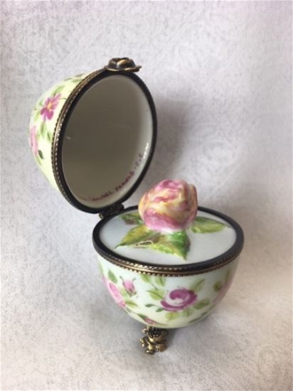 Picture of Limoges Egg with Pink Rose Inside Box