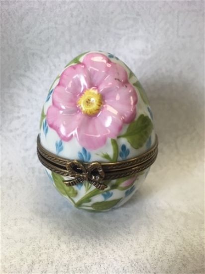 Picture of Limoges Egg with 3D Pink  Flower Box 