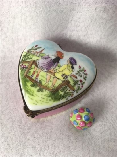 Picture of Limoges Best Friends Heart Box with Bouquet of Flowers