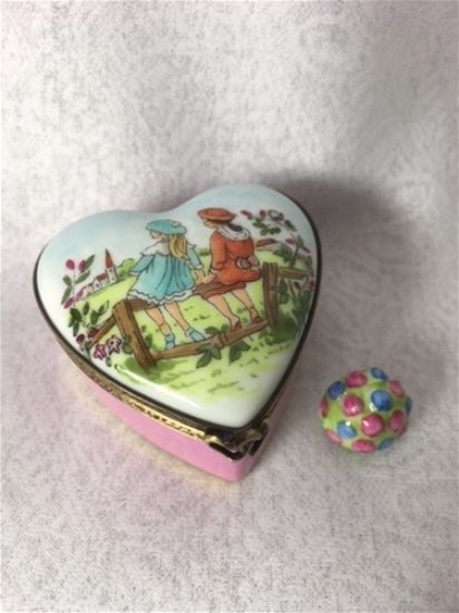 Picture of Limoges Friends or Sisters Heart Box with Blouquet of Flowers