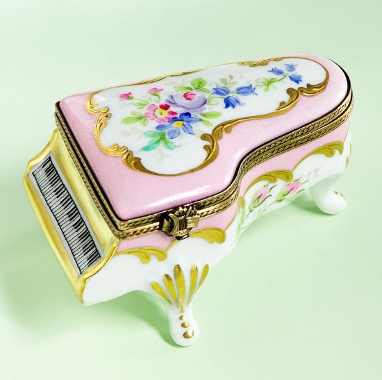 Picture of Limoges Pink Piano with Roses Box