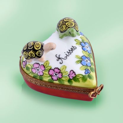 Picture of Limoges Two Turtles Kissing Heart Box