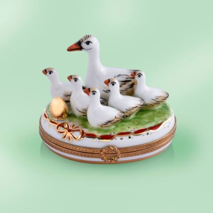 Picture of Limoges 6 Geese a Laying Box