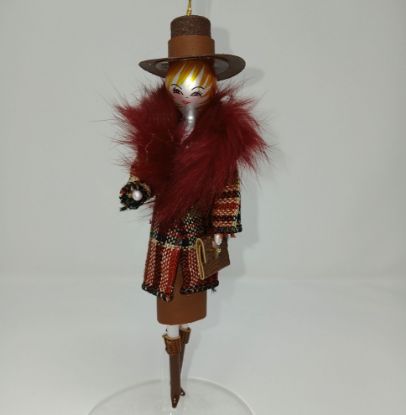 Picture of De Carlini Lady with Tweed  Coat, Hat and Boots Ornament 